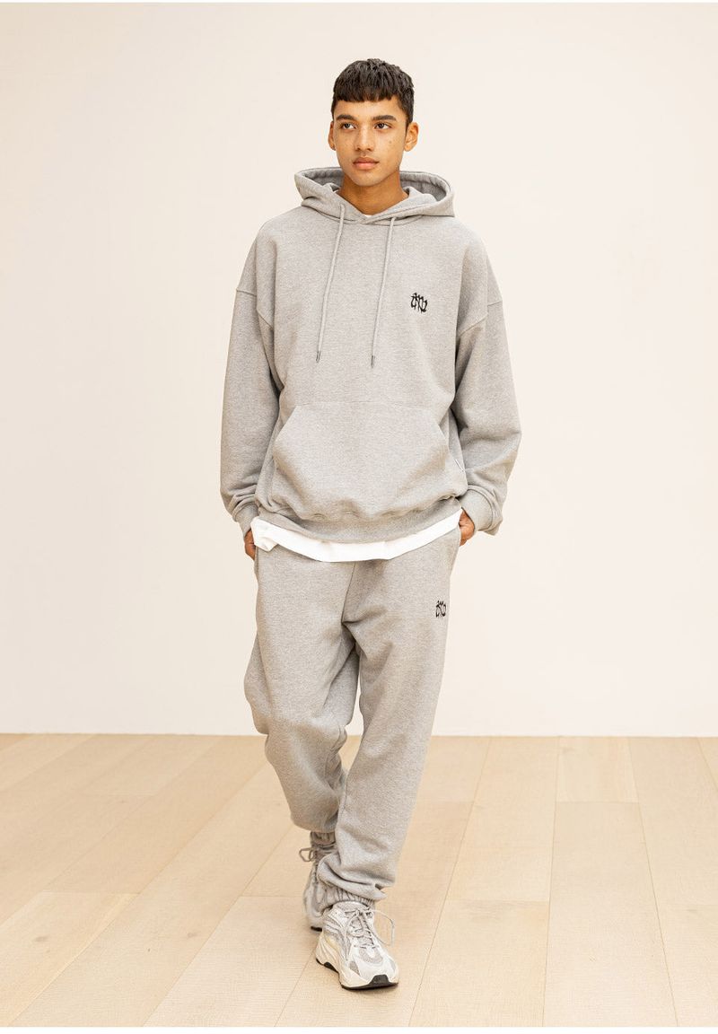GRATING EMBLEM BACK SLIT ZIP PANTS