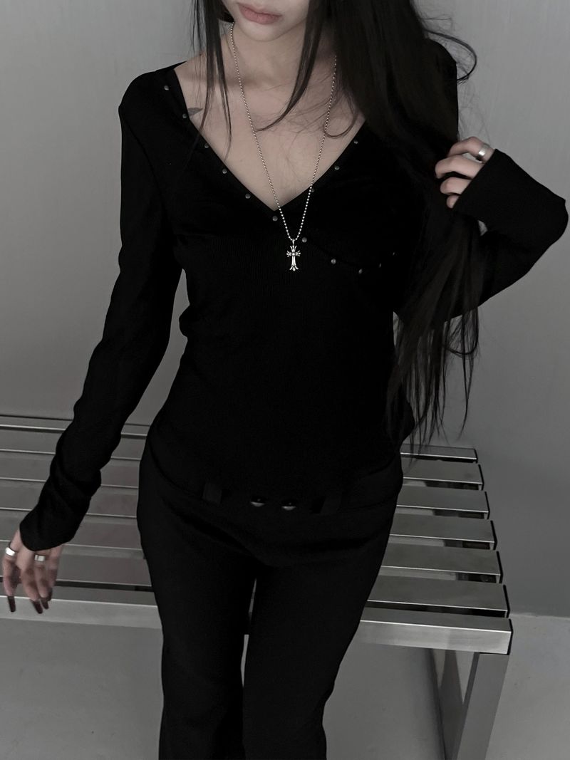 stud wrap v-neck ribbed T