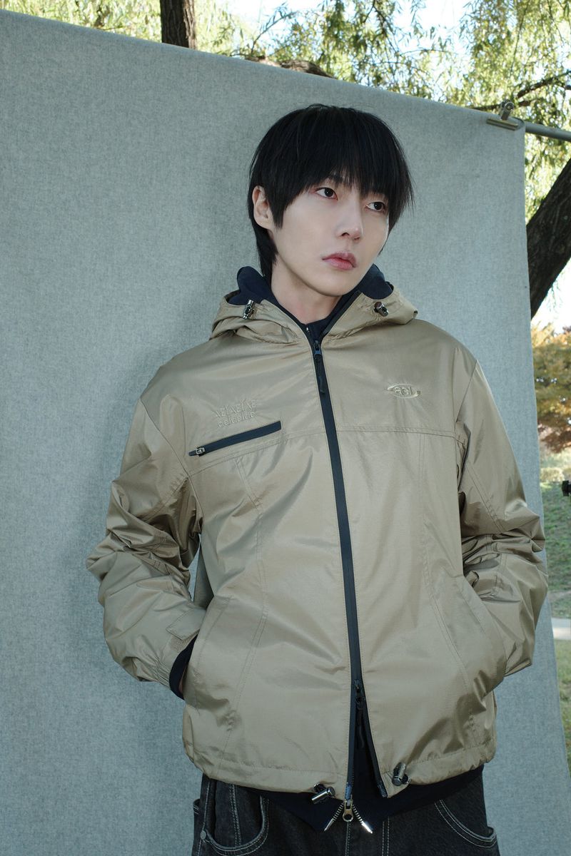 SYMBOL EMBROIDERY WINDBREAKER [BEIGE]