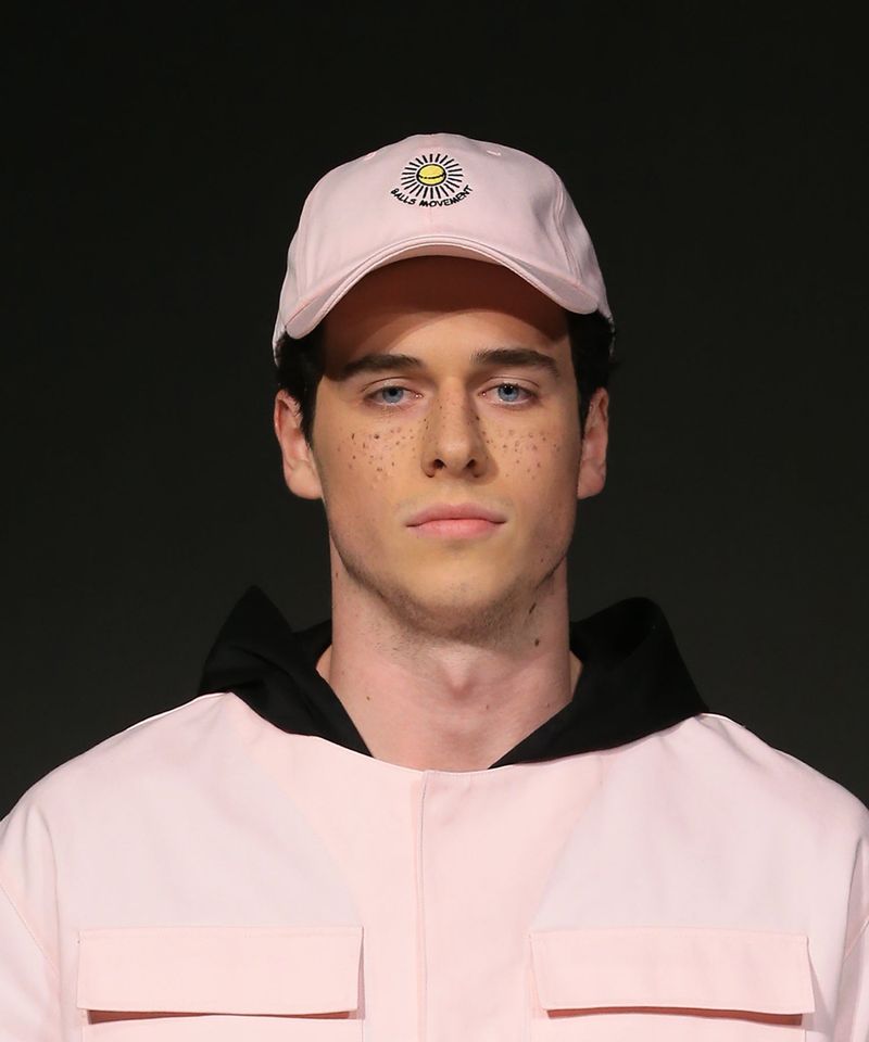 Logo cap