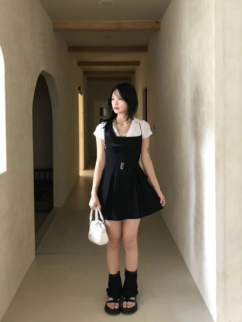 Shasha Deep V Collar Lace Short Sleeve Tee