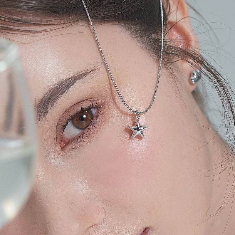 SINGLE STAR NECKLACE