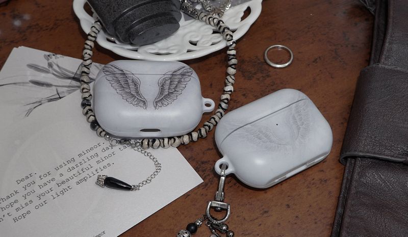 [MADE] wings matt airpod case (matt/white)
