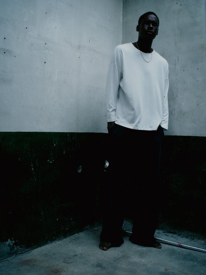 GRAPHIC LONG SLEEVE T-SHIRT