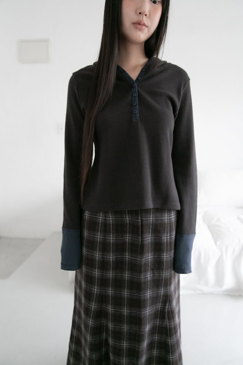 omoosoohy（オムスヒ）の「embo colorway hood top(3colors)（Tops）」