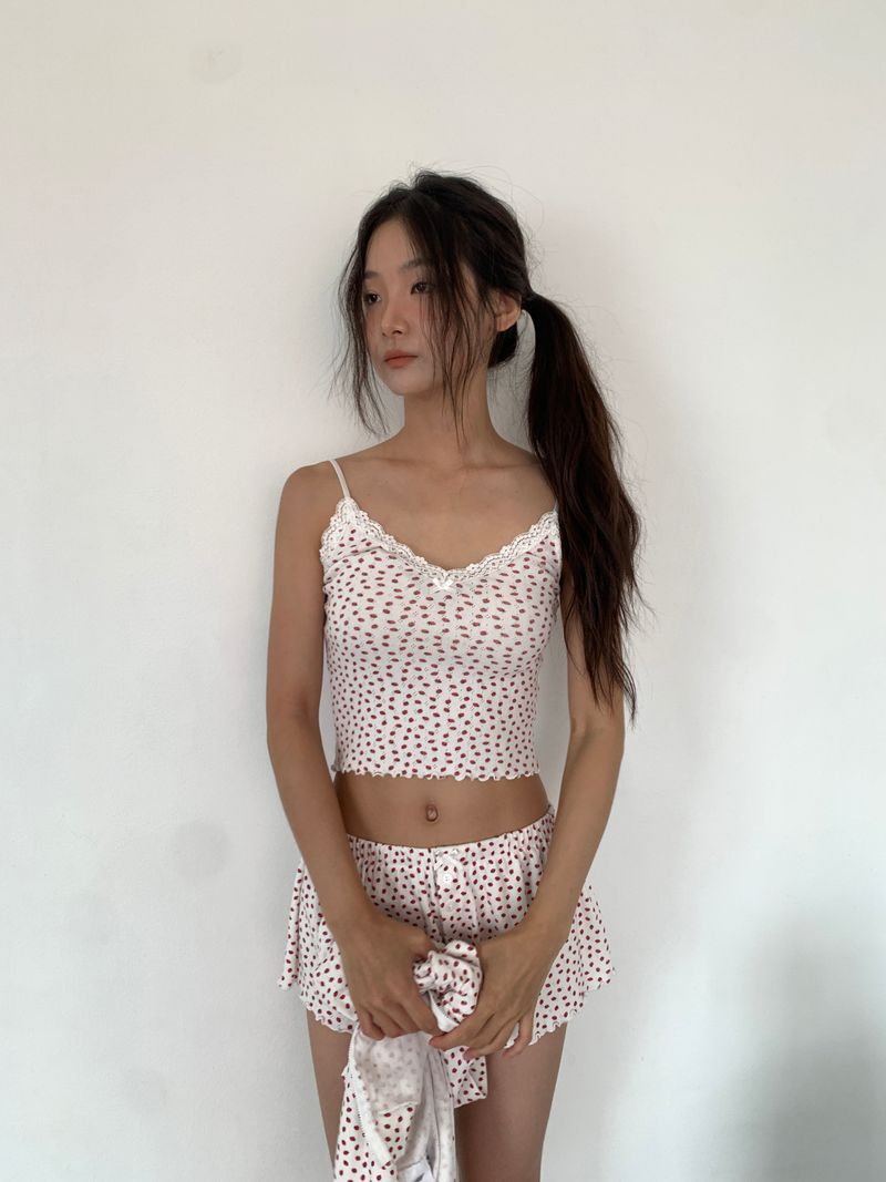 BERRY SLEEVELESS (2C)