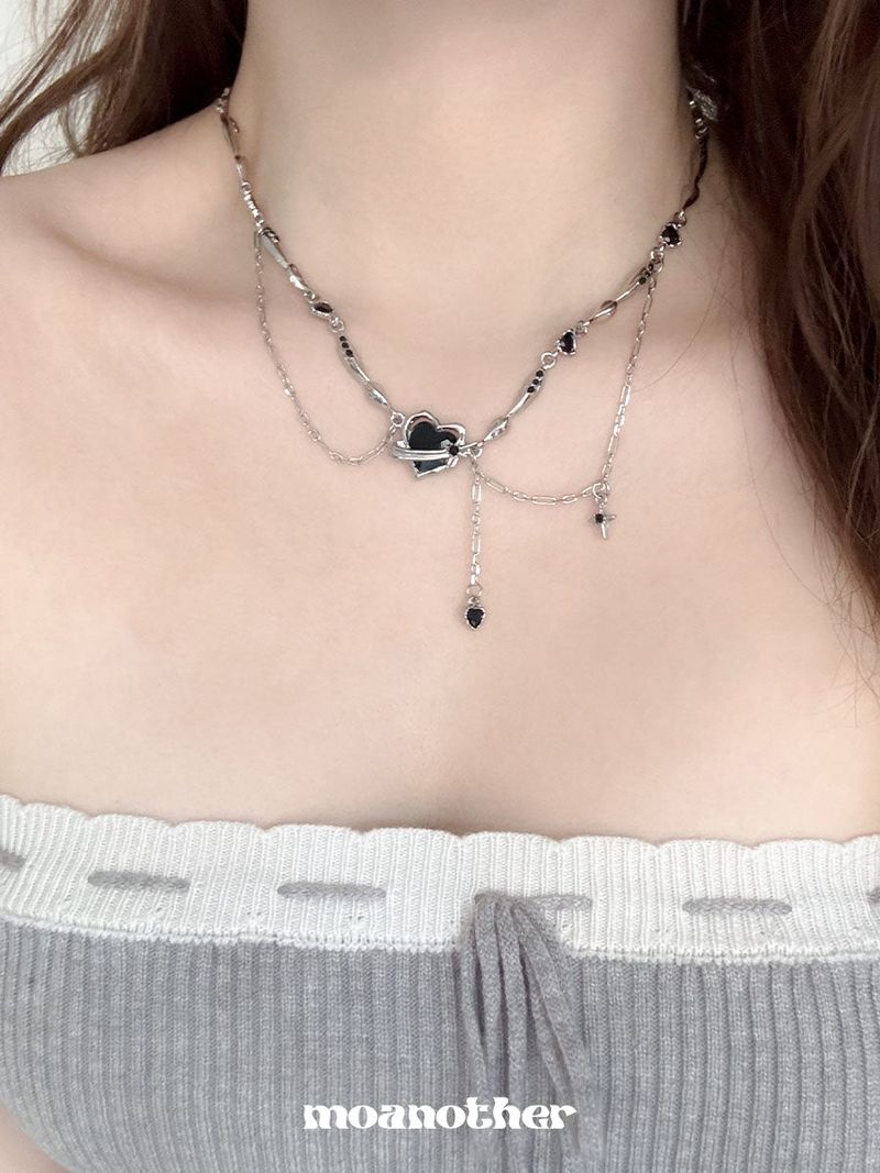 [Babymonster Ahyeon Pick!] Black Drop Heart Necklace