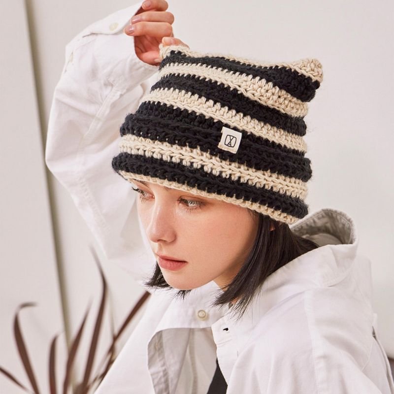 Square Label Stripe Crochet Beanie / Black