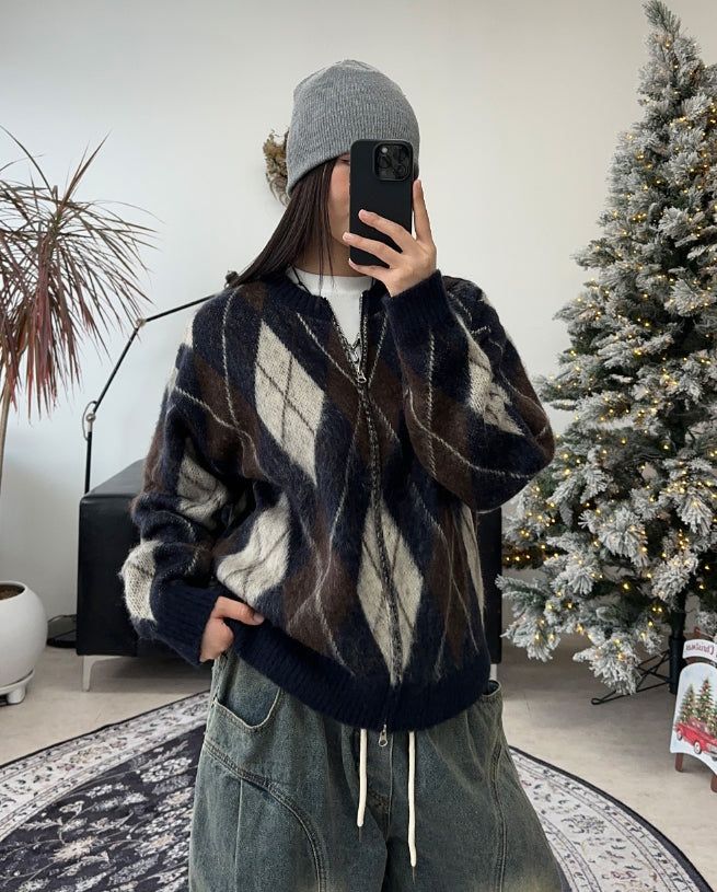 SATIIIZ（サティーズ）の「Ruel Argyle Mohair Knit Zip-Up（Tops）」