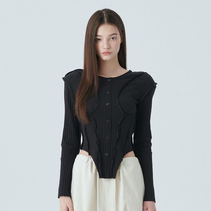 MOIFAIRE(モイフェア)の「CUT-OFF LINE TOP / BLACK(Tops)」