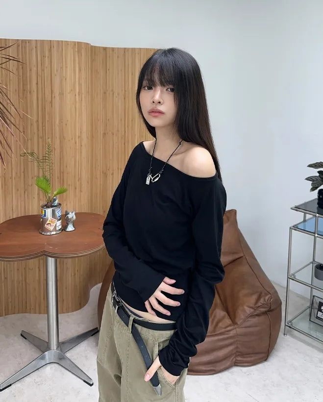 Para Off-shoulder Boat Neck Long Sleeve Tee