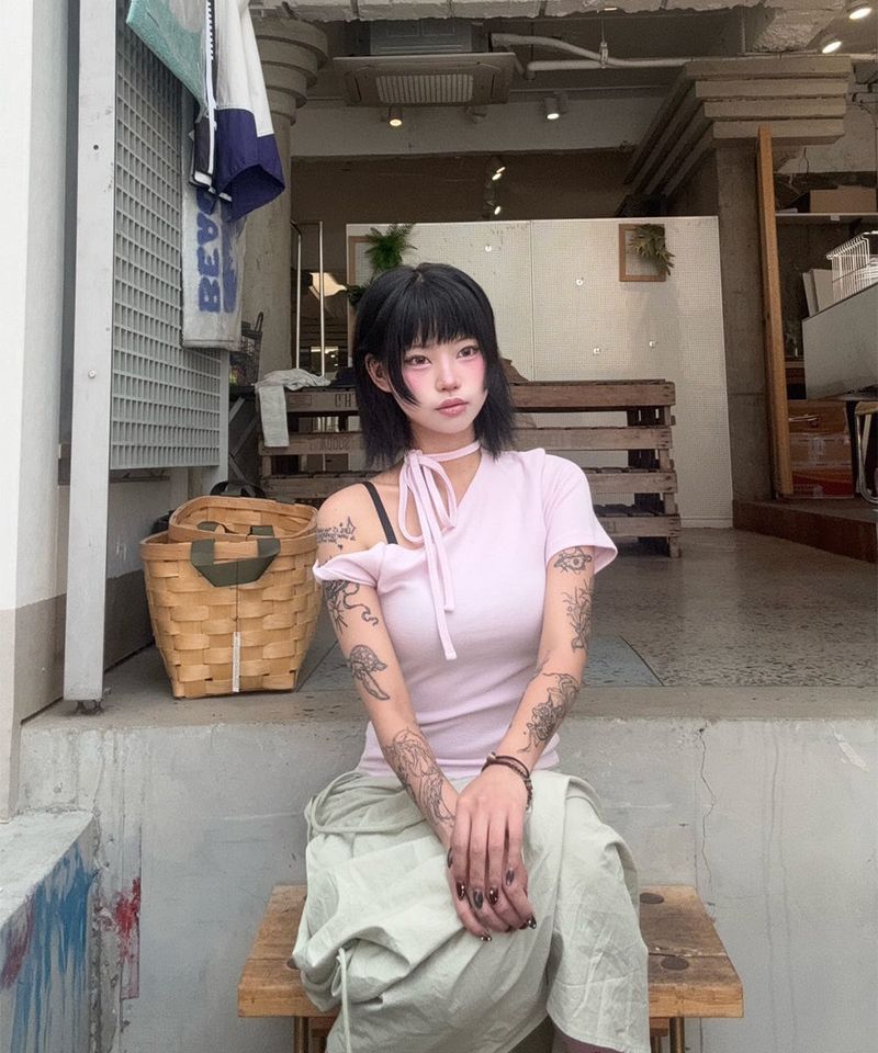 Off Shoulder Twist Half-Sleeve T-shirt Pink