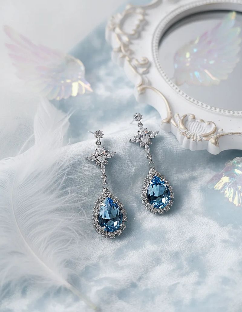 Romantic Queen Earring - Light Sapphire