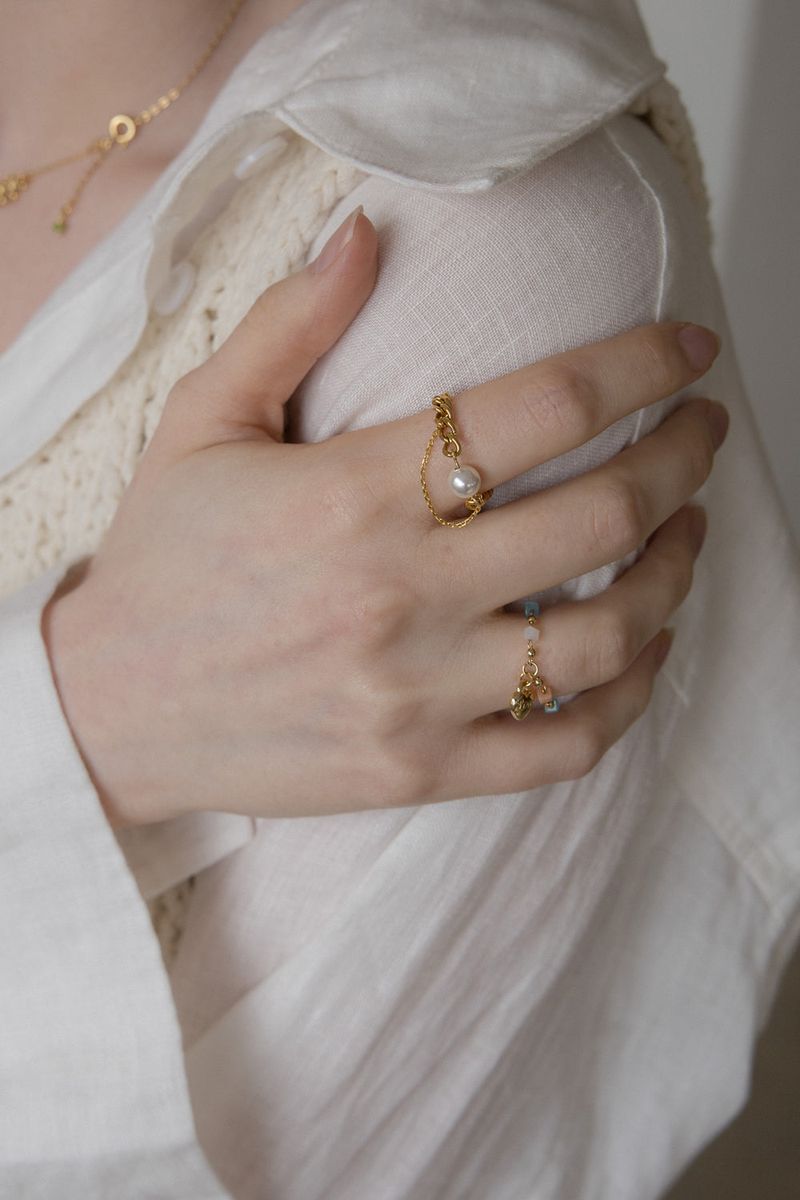 Pearl point drop chain surgical ring
