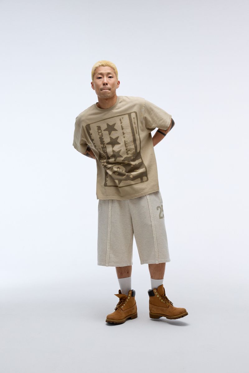 ER(EEERRR)（イーアール）の「ウィークエンドウォリアータイポグラフィープリントウォッシングショートパンツ (オートミール)（パンツ）」
