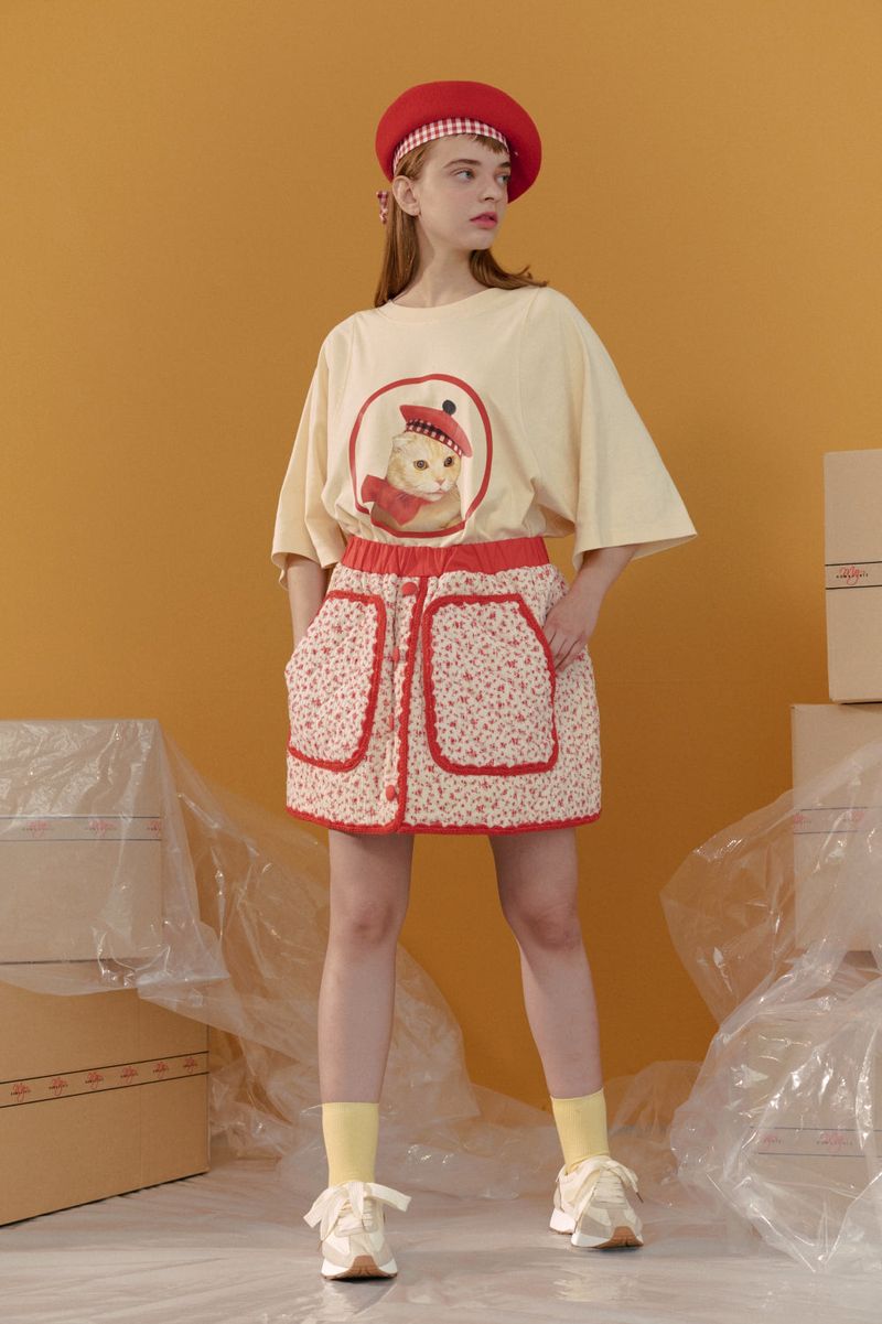 ROMANCHIC（ロマンシック）の「ハットオンキャットTシャツ（トップス）」