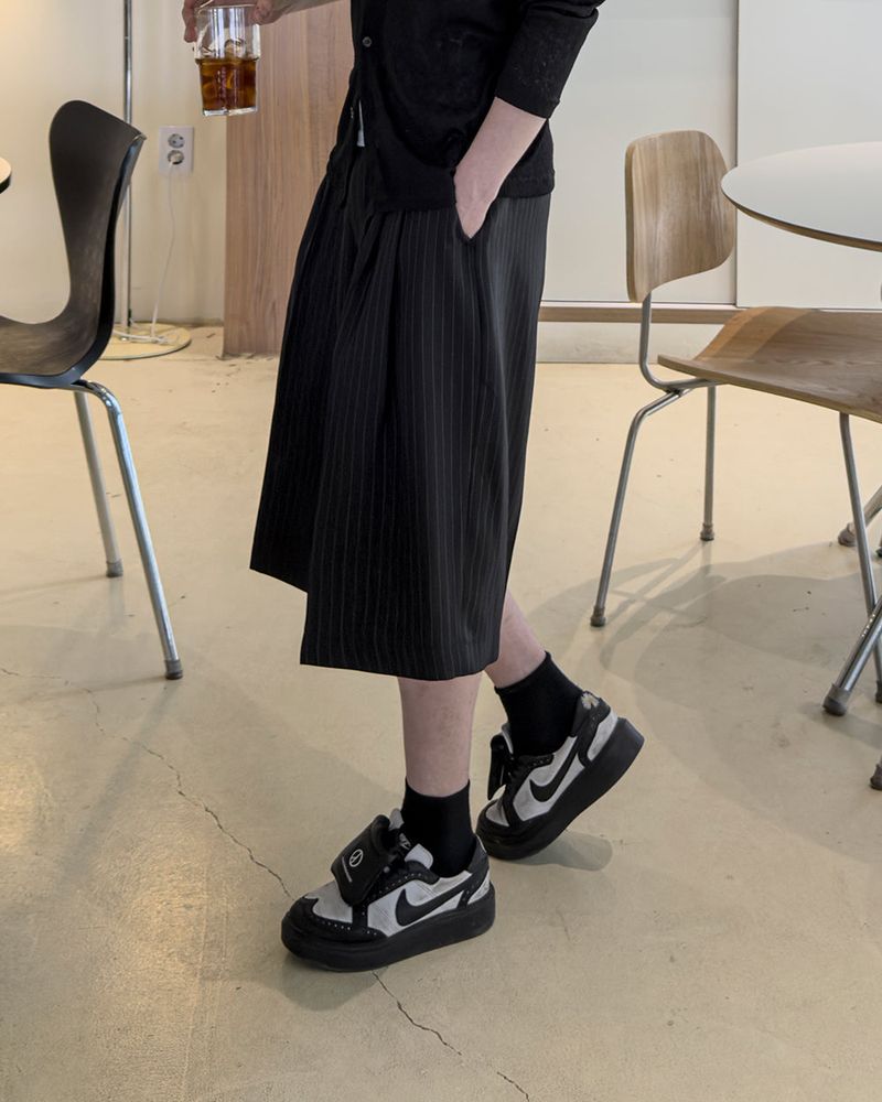Node Pin Stripe Bermuda Slacks