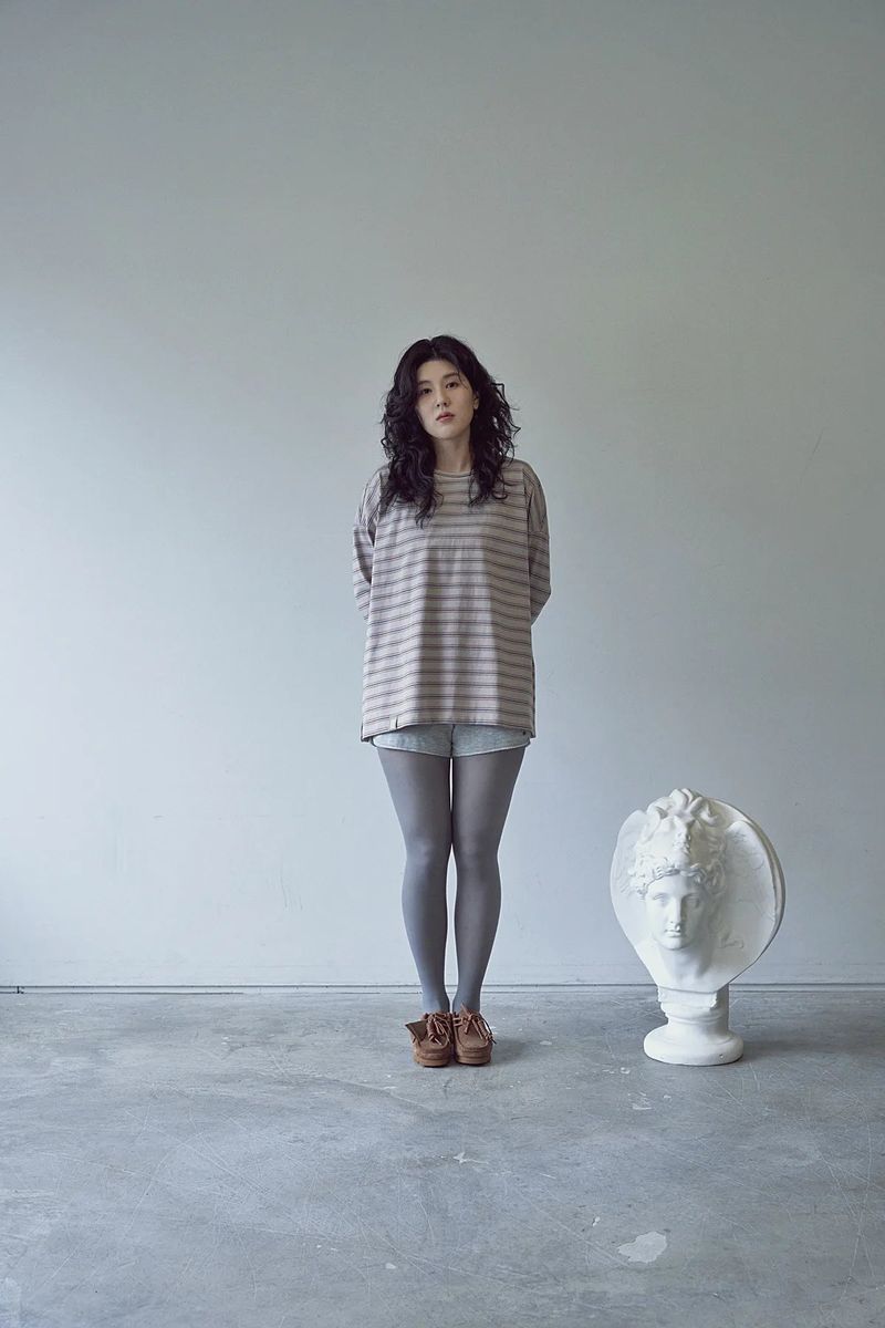 STRIPE BINDING-NECK BOX TEE (Warm Gray)