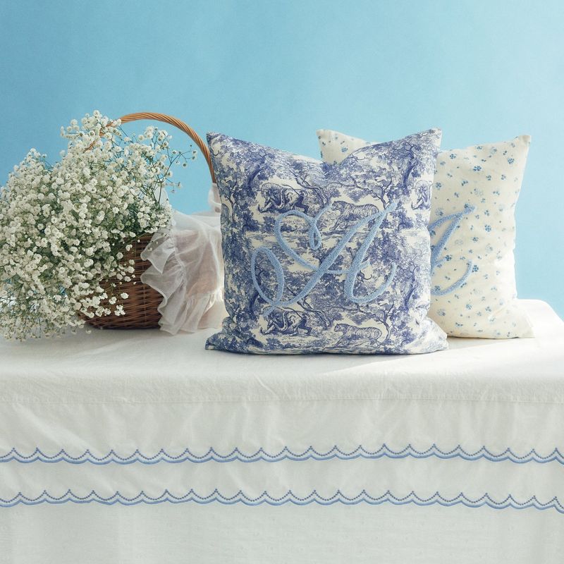 azulejo collection A embroidery cushion