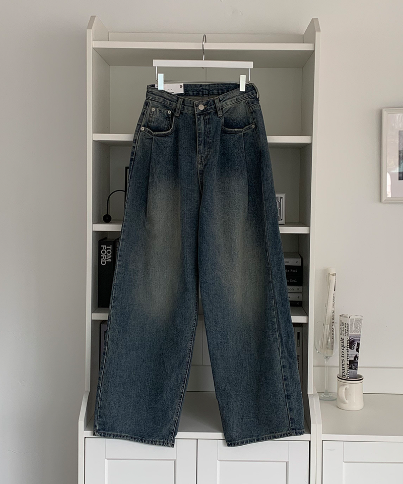 one-pintuck hip pants