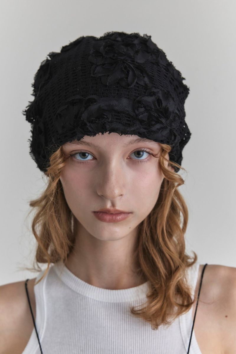 ROSA KNIT BEANIE IN BLACK