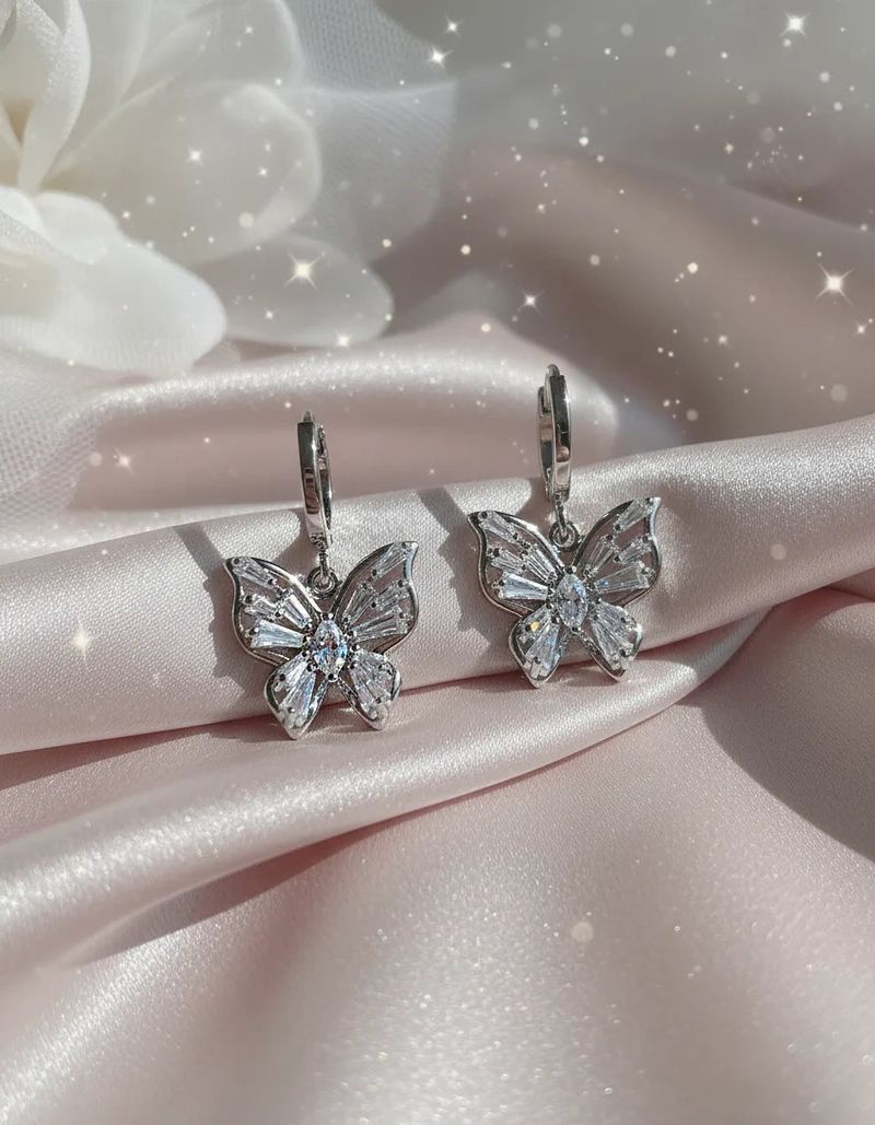 [Aespa Karina Piercing] Butterfly Fairy Huggies Piercing