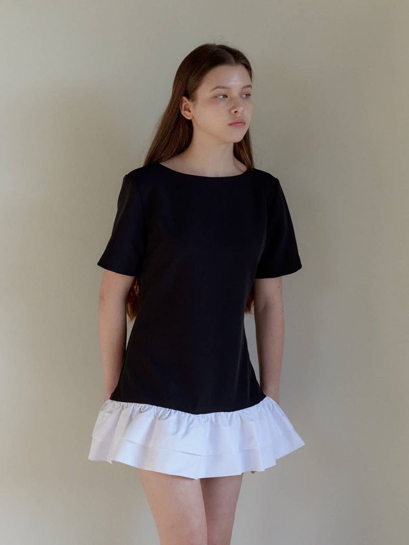 MOIFAIRE(モイフェア)の「BOAT NECK FRILL DRESS / BLACK(Dresses)」