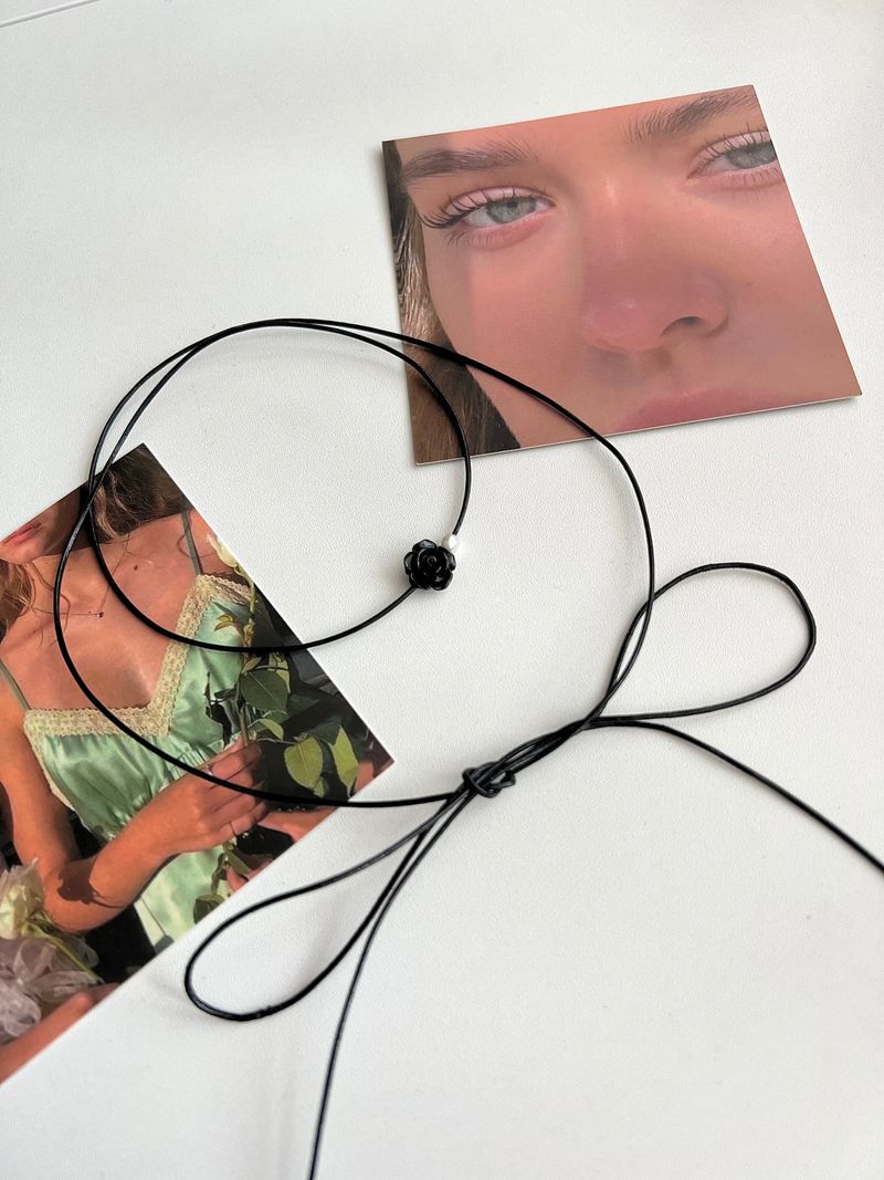 bn Classic Black Cowhide Rose Rope Strap Necklace