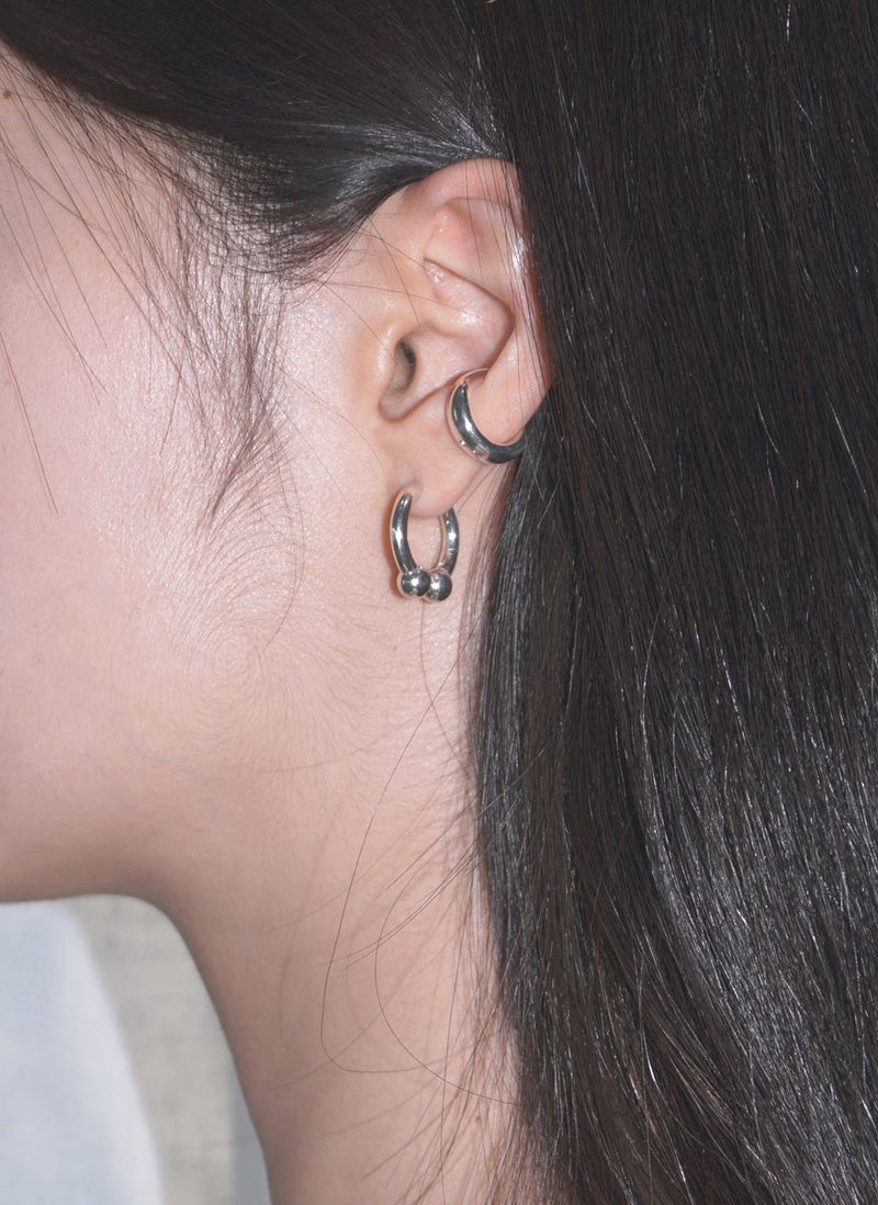 ANDEZVOUS(アンデビュー)の「DUAL BALL SILVER EARRINGS(Accessories)」