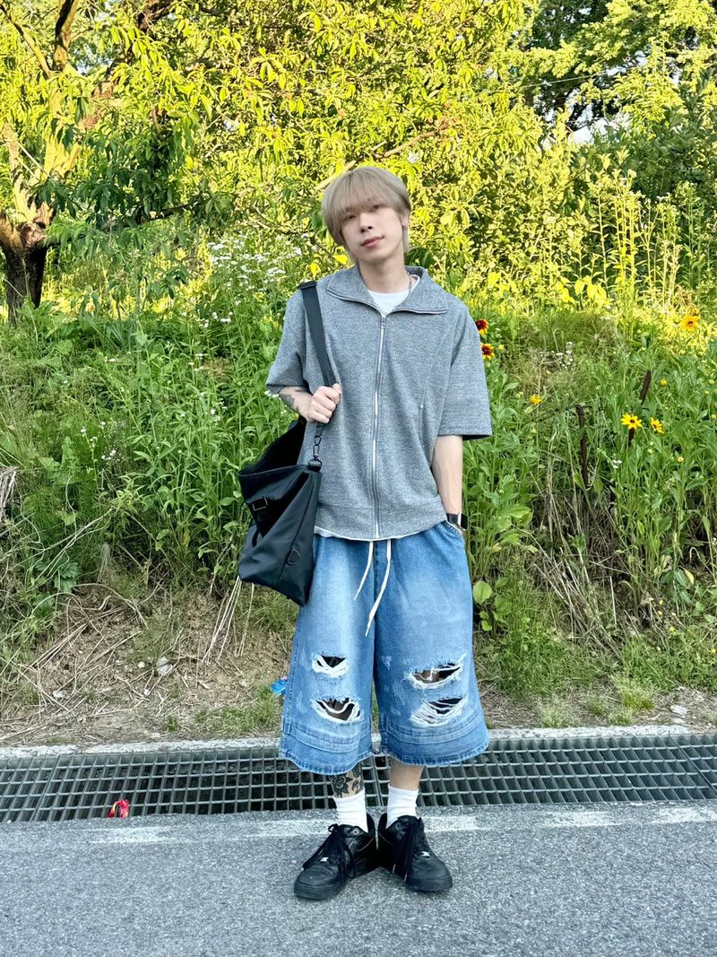 Double destroyed denim bermuda pants 1C