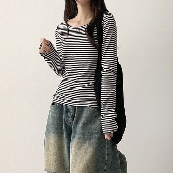 Brae UネックダンガララウンドロングスリーブTシャツ