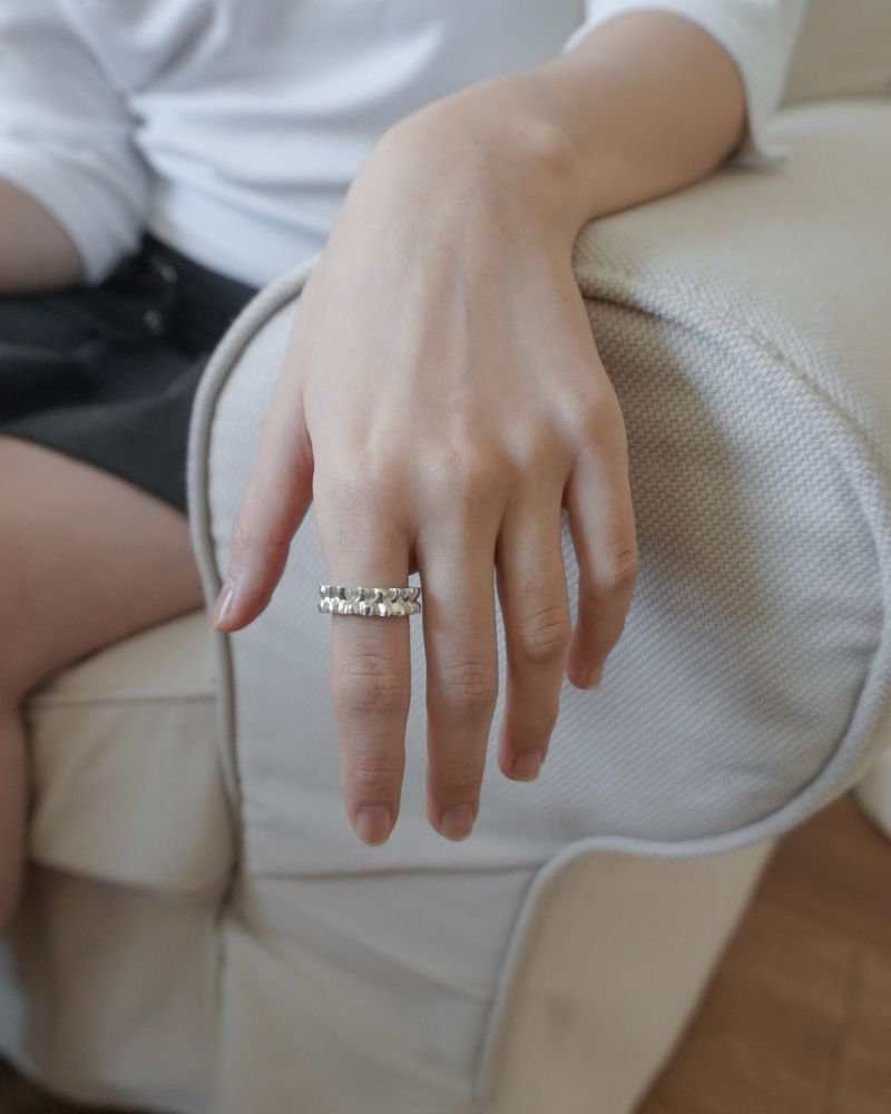 [925SILVER] SATIN FRILL WAVE POINT RING