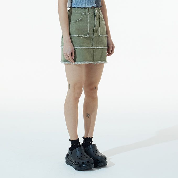 ANDTHEOTHER(アンドジアザー)の「KHAKI RAWCUT EDGE MINI SKIRT(Skirts)」