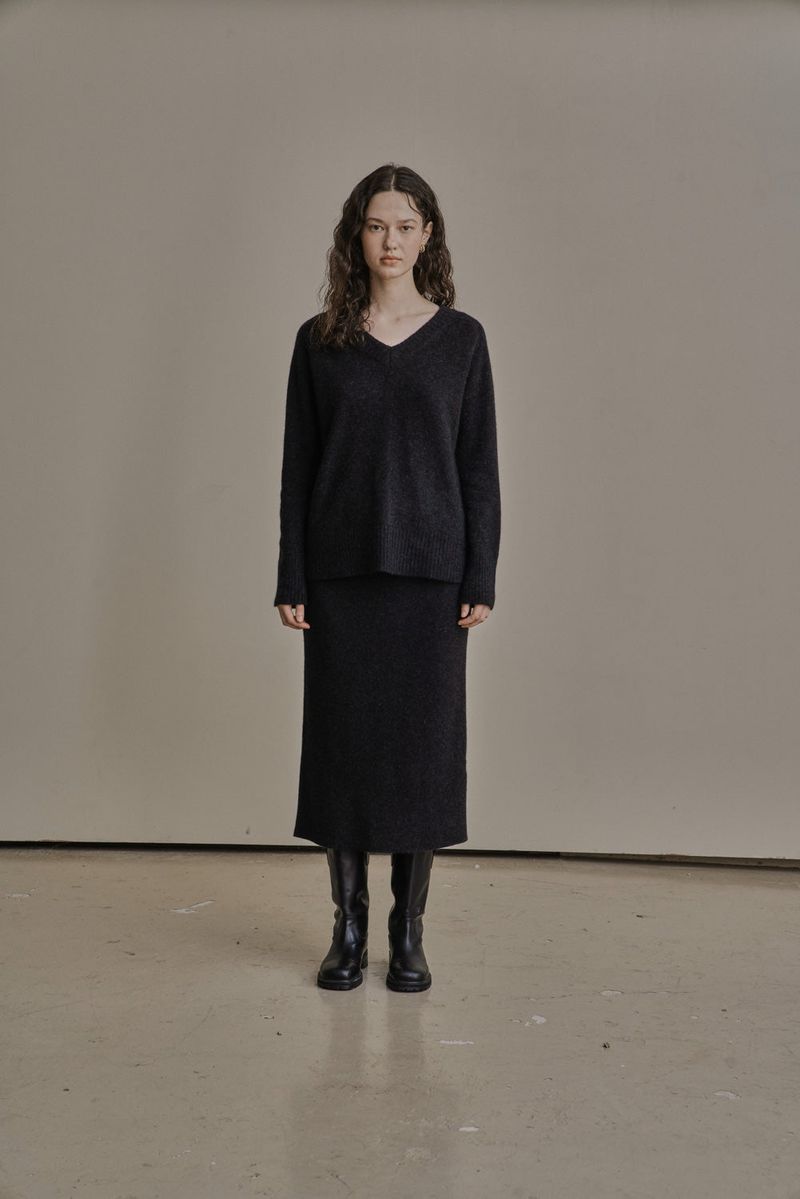 WOOL V-KNIT_CHARCOAL