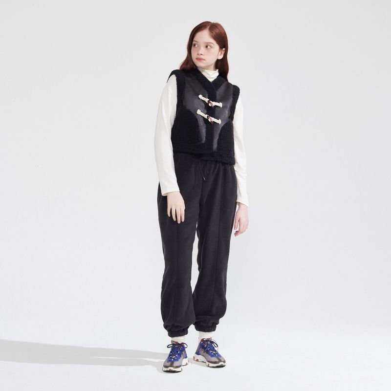TOGGLE BUTTON ECO FUR MUSTANG SHORT VEST_BLACK