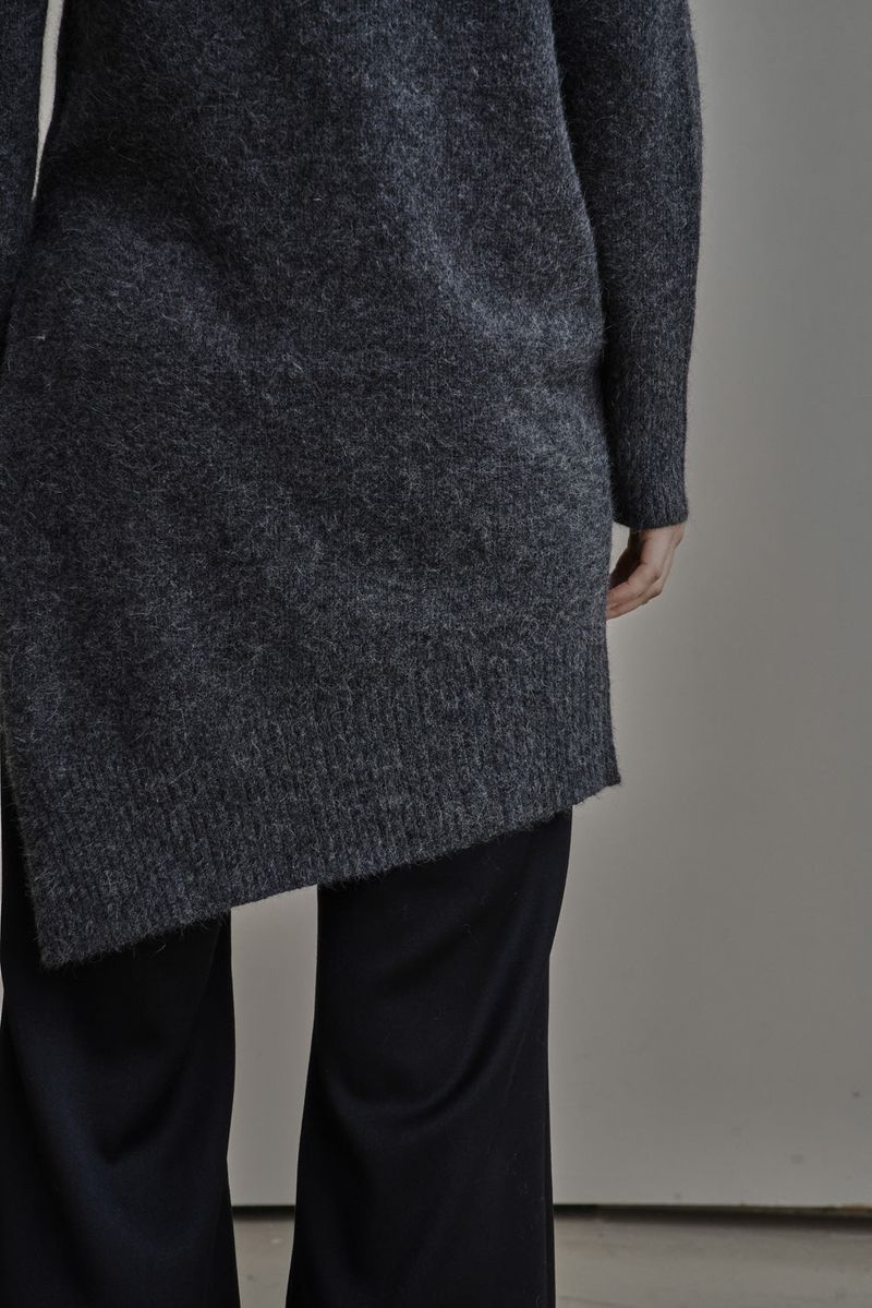 SIDE SLIT TURTLENECK_CHARCOAL