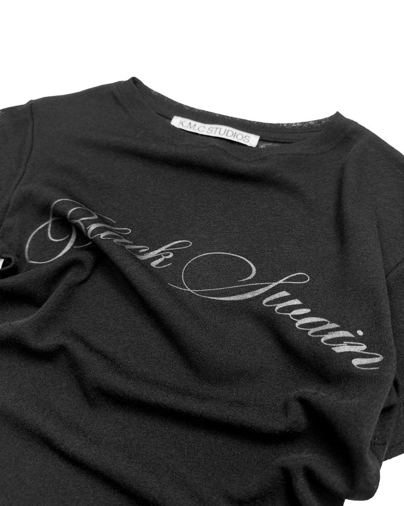 KMC | WMN BLACK SWAIN Baby Tee