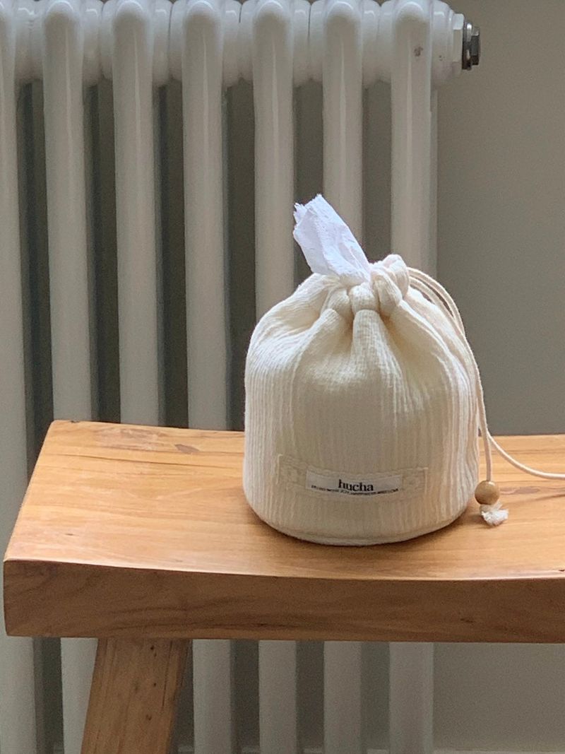 hucha toilet roll cover case