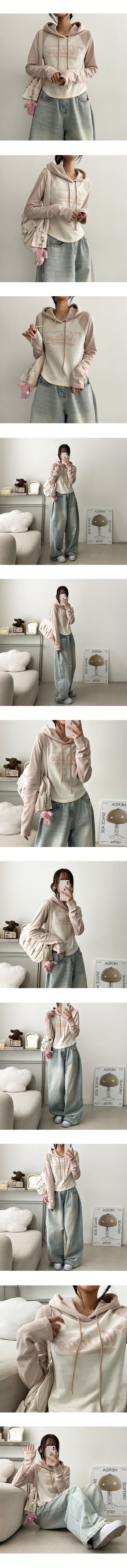 An B-Pocket Shoulder Bag