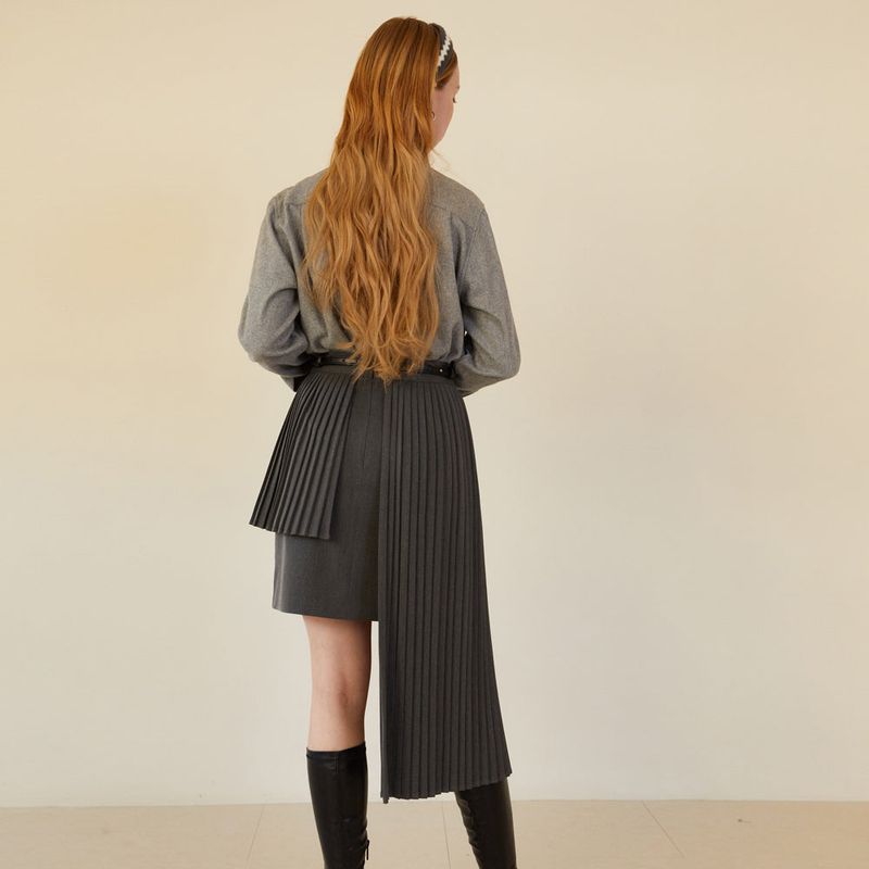 UNBAL PLEATS SKIRT (CHARCOAL)