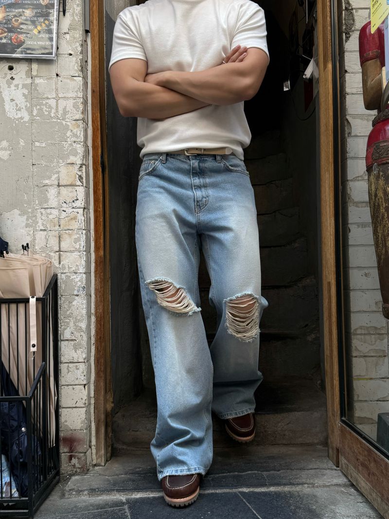 Curred destroyed flare denim pants
