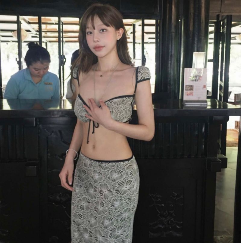 cloudemotion（クラウドエモーション）の「[ 3-piece / luxury staycation look ] ビリオンブラックフローラルビキニ（水着）」
