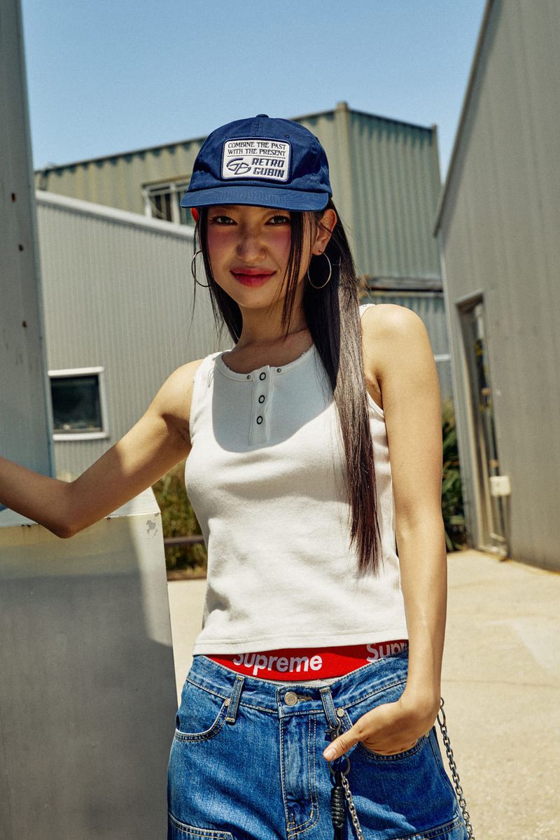GUBIN（グビン）の「(W) CHAIN LETTERING SLEEVELESS（Tops）」