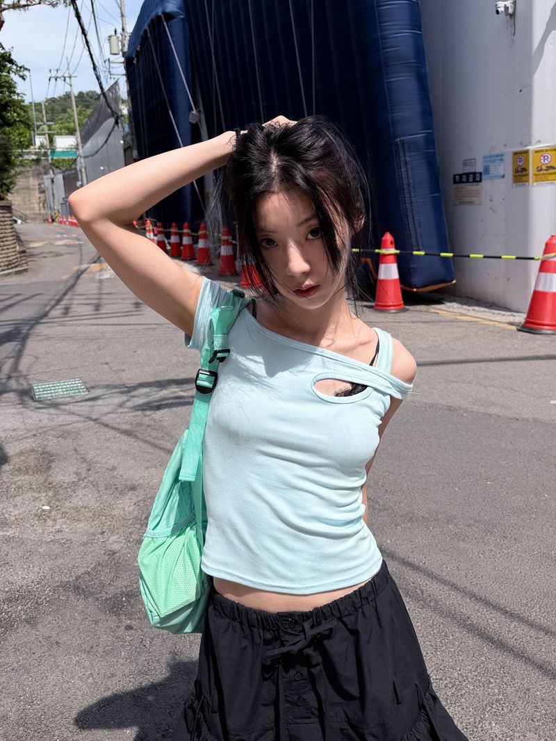  CUTOUT STRAP T-SHIRT