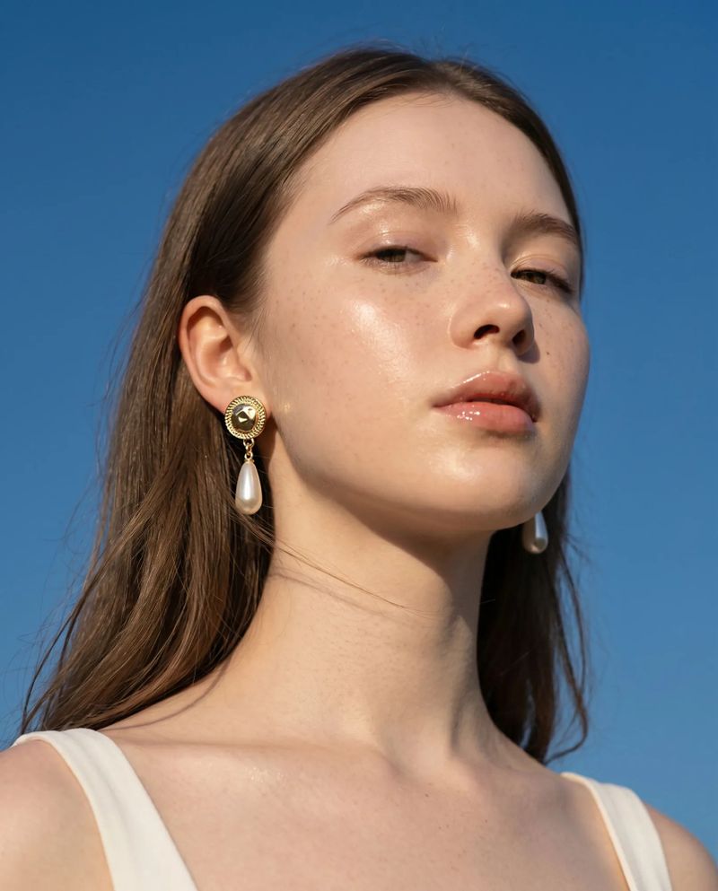 aimelbie（アイメルビー）の「エスニックボタンロングパールイヤリング（アクセサリー）」