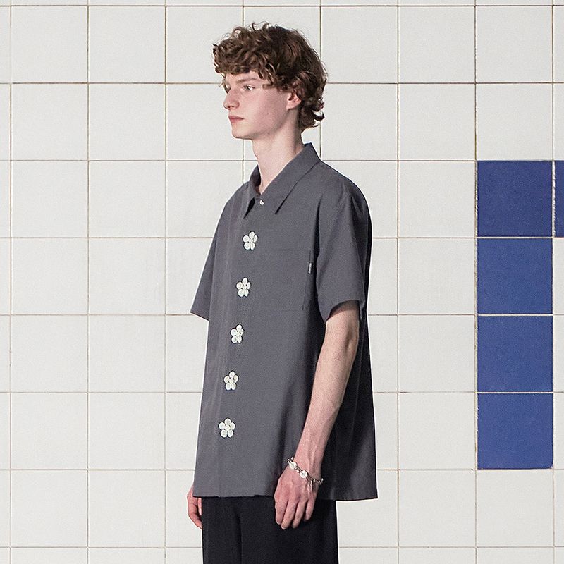 BUTTON FLOWER HALF SHIRT / CHARCOAL