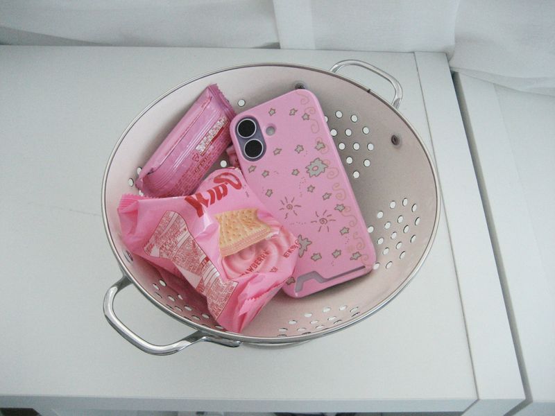 starry sketch card pocket phone case (pink)