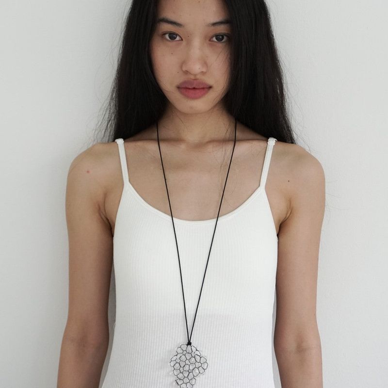 WEAVE PENDANT NECKLACE CLEAR