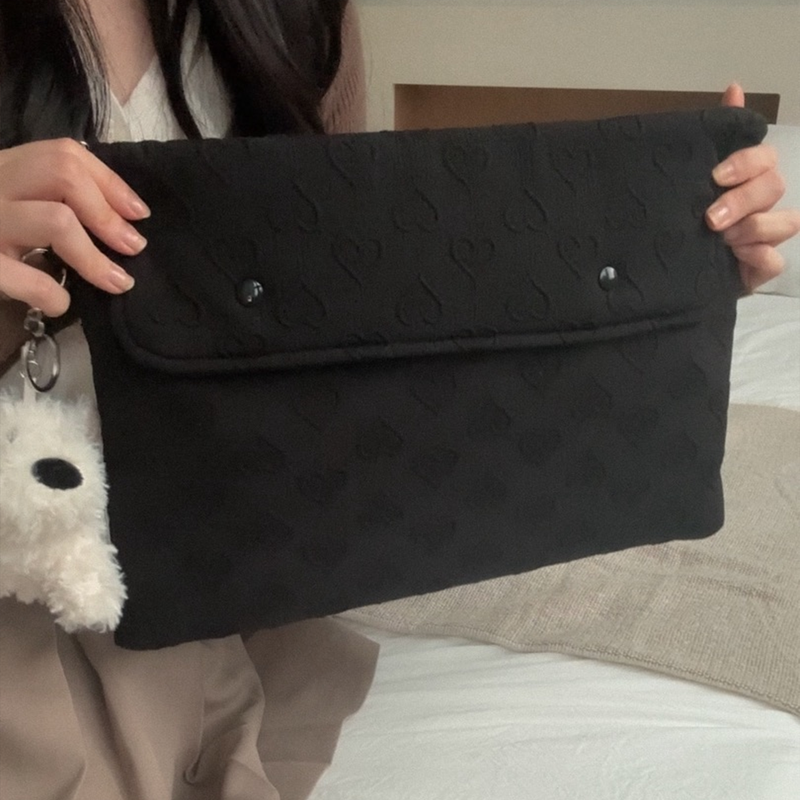 heart ipad pouch (black)