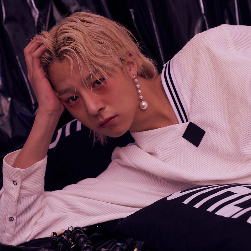 OTHER-worldly（アザーワールドリー）の「WHITE v-neck shirt（Tops）」